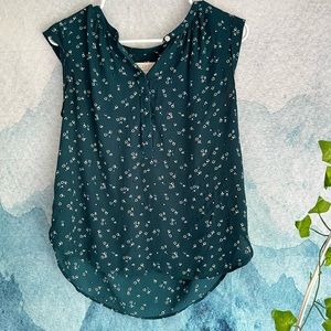 Ann Taylor LOFT green sleeveless blouse with white and blue flowers • size S